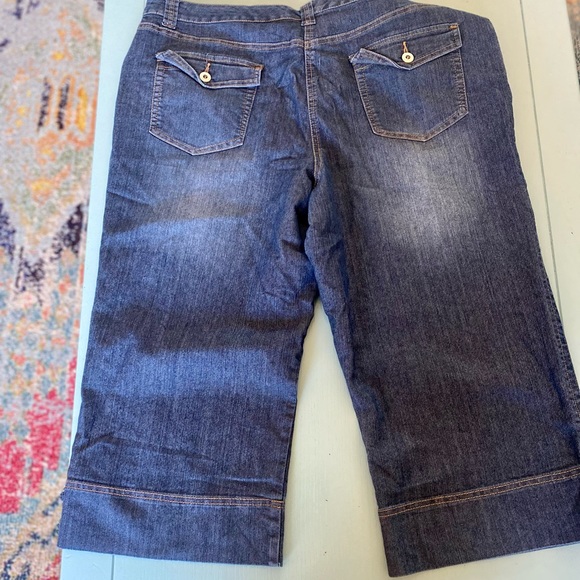 Plus size capris - Picture 2 of 3